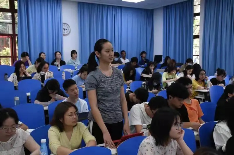 學生提問